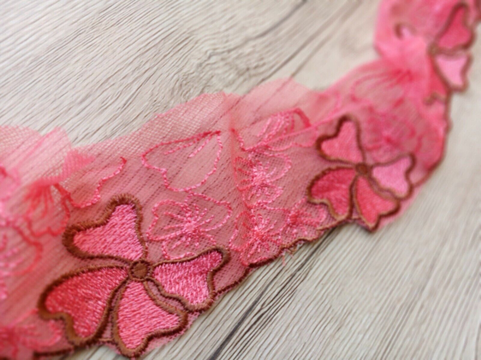 1 lfM. Spitzenborte Tüllspitze Band Bordüre Stickerei Rosa 7cm breit