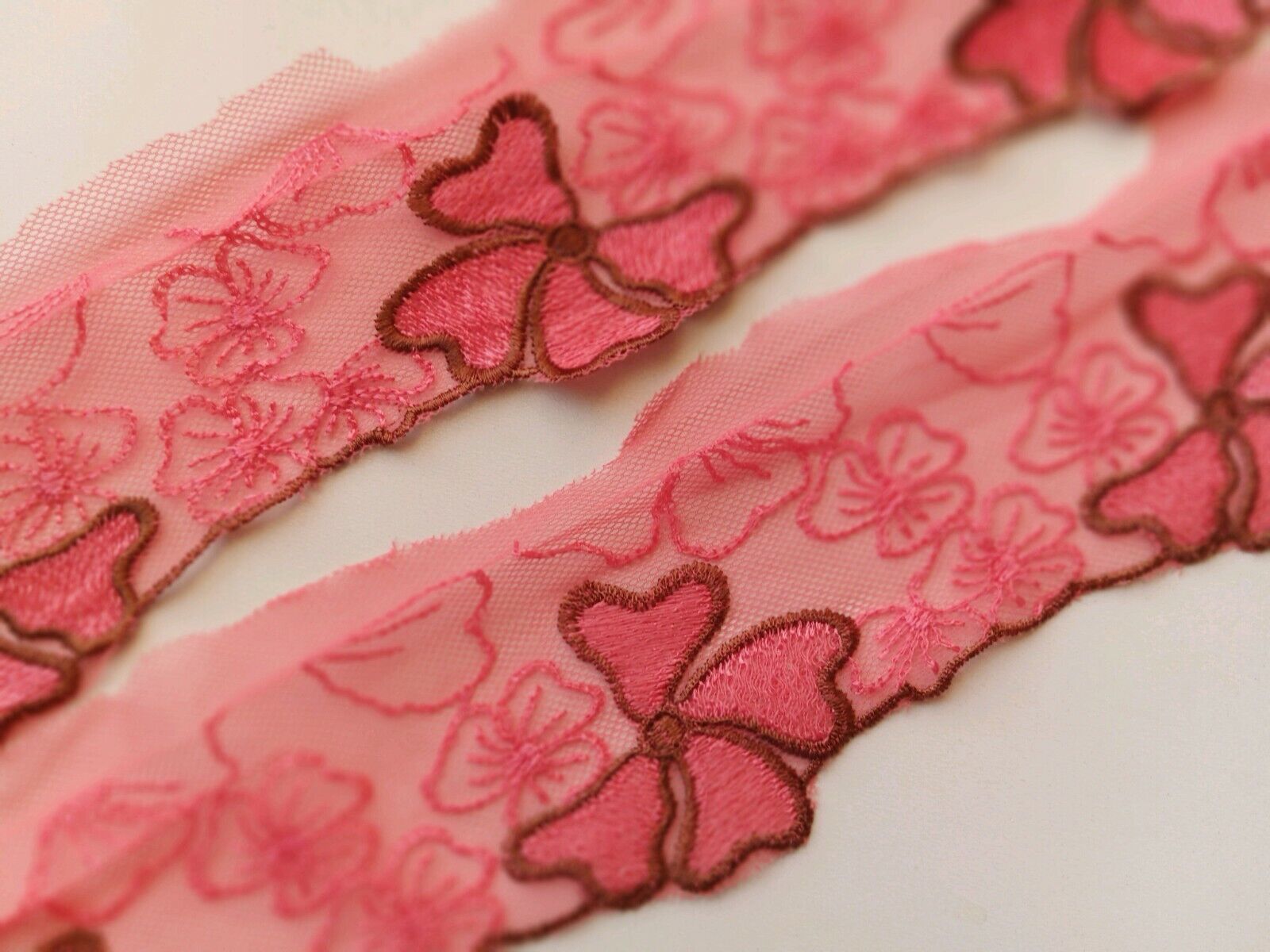 1 lfM. Spitzenborte Tüllspitze Band Bordüre Stickerei Rosa 7cm breit