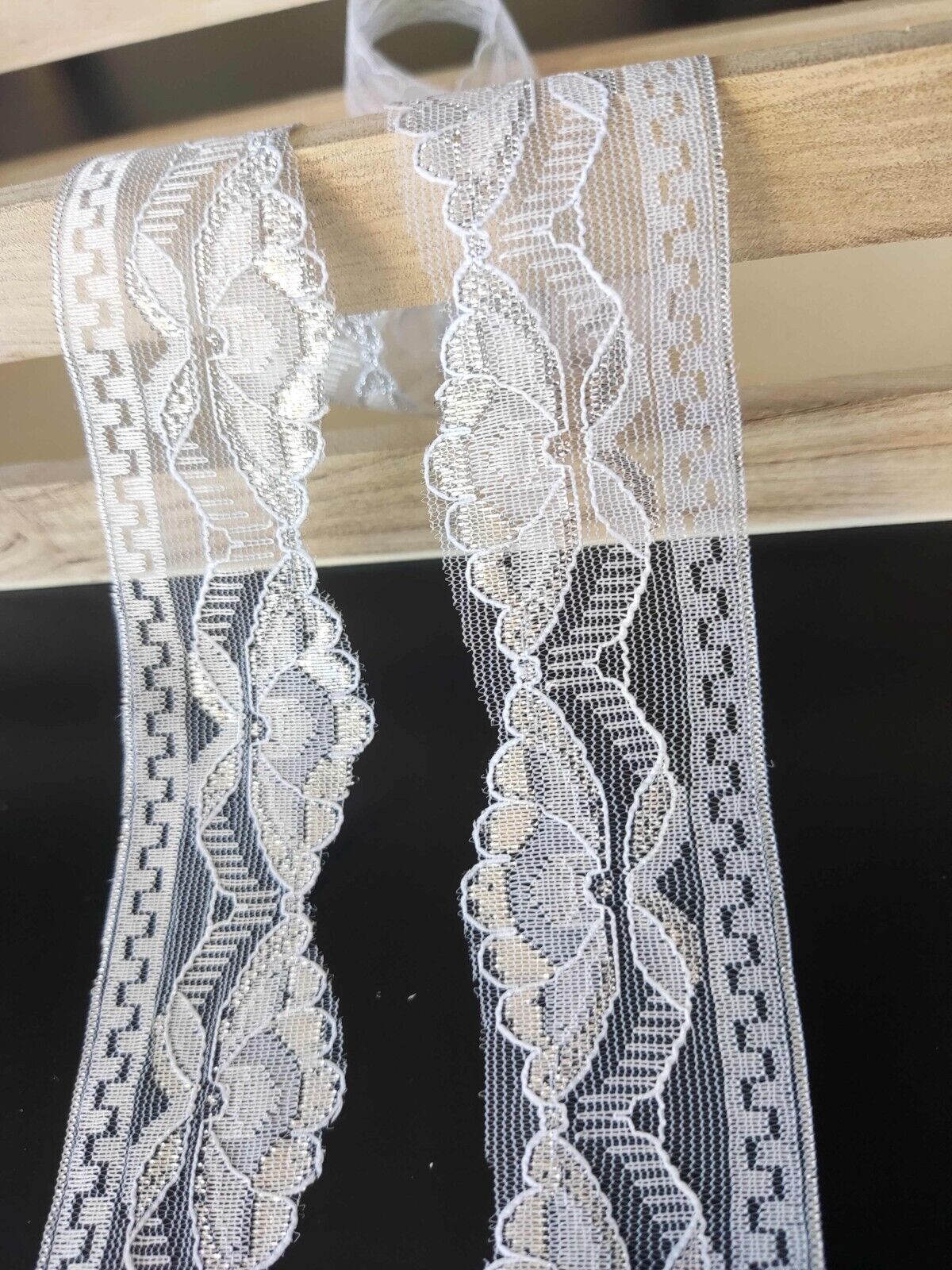 10 lfM. Spitzenband Tüllspitze Borte Lace Bordüre 40mm Sonderposten Weiß-Silber