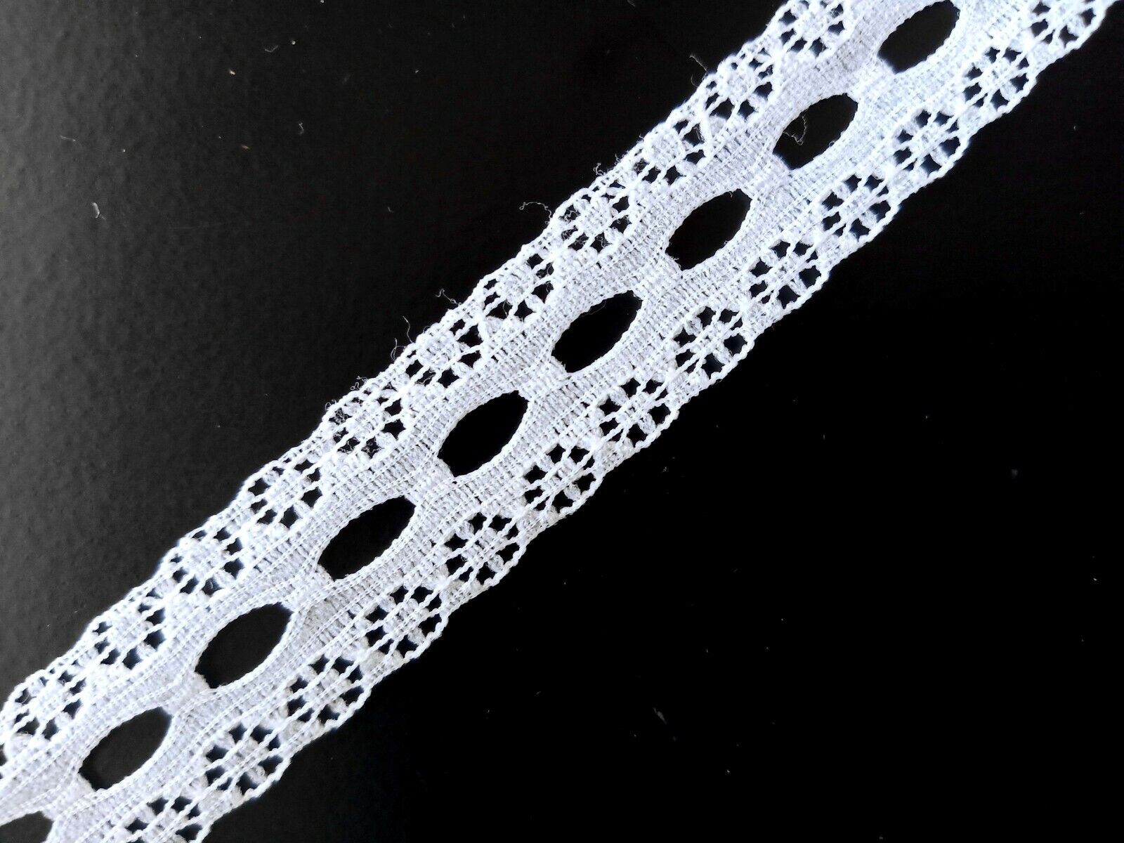 30ct/Meter 10 lfM. Spitzenborte Häkelband Lace Weiß 15mm breit mit Schlaufen