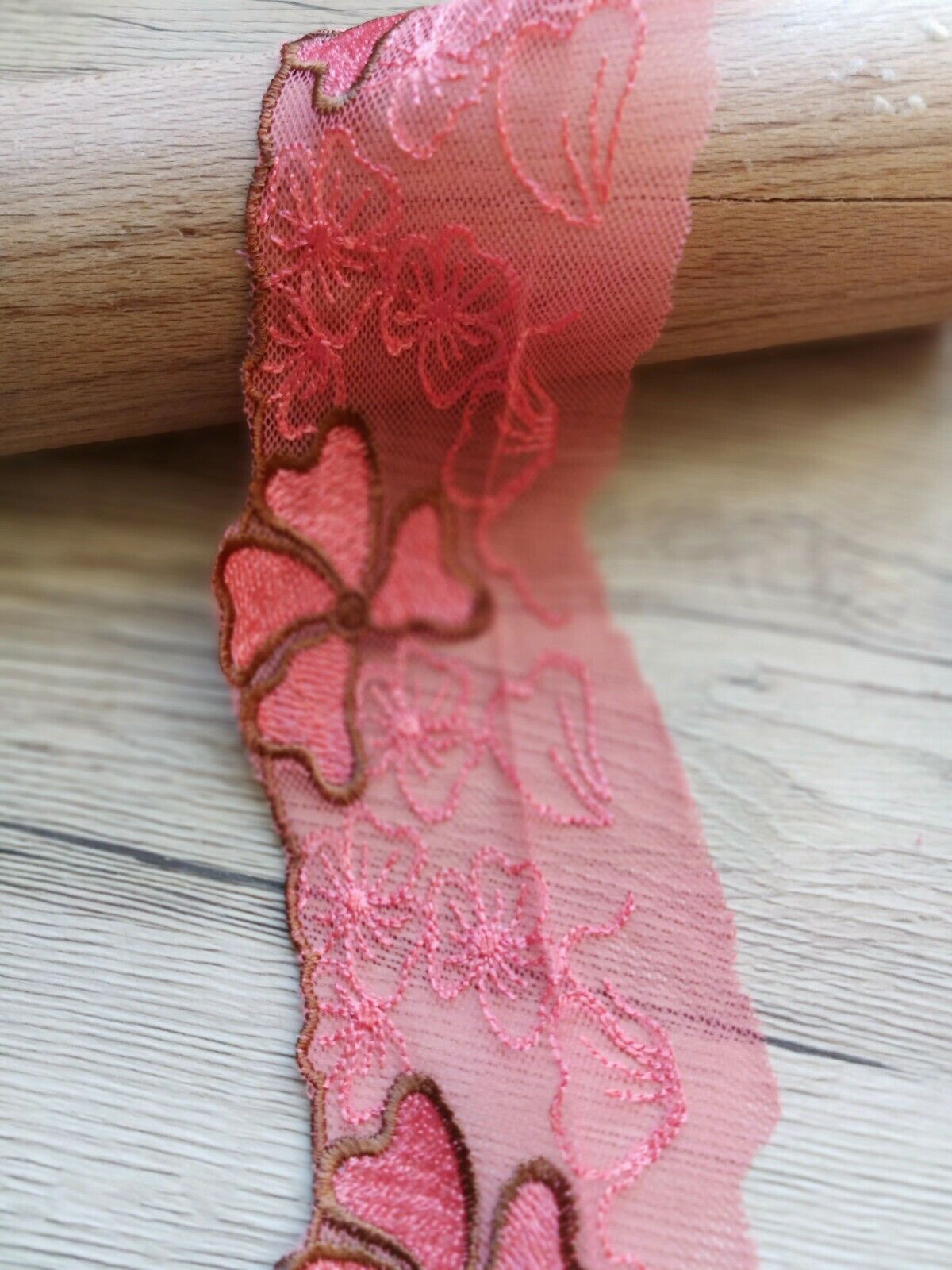 1 lfM. Spitzenborte Tüllspitze Band Bordüre Stickerei Rosa 7cm breit