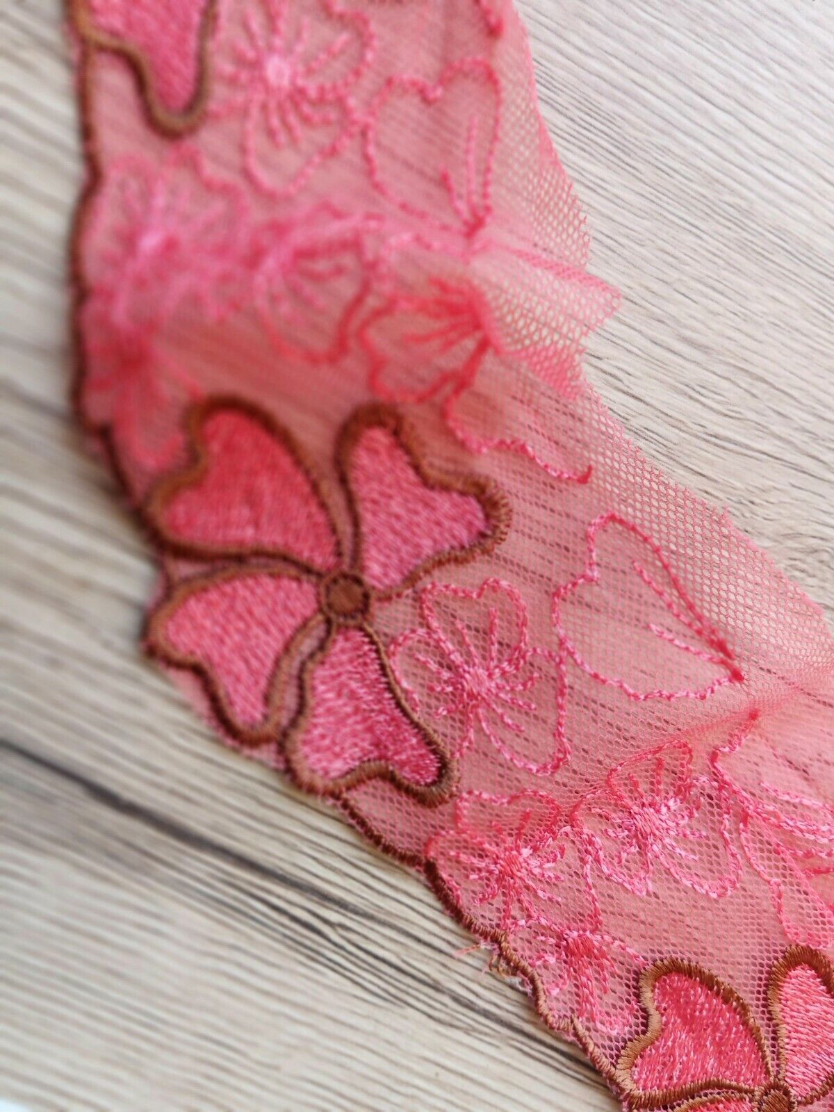 1 lfM. Spitzenborte Tüllspitze Band Bordüre Stickerei Rosa 7cm breit