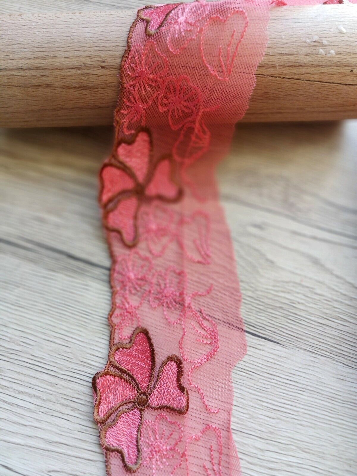 1 lfM. Spitzenborte Tüllspitze Band Bordüre Stickerei Rosa 7cm breit