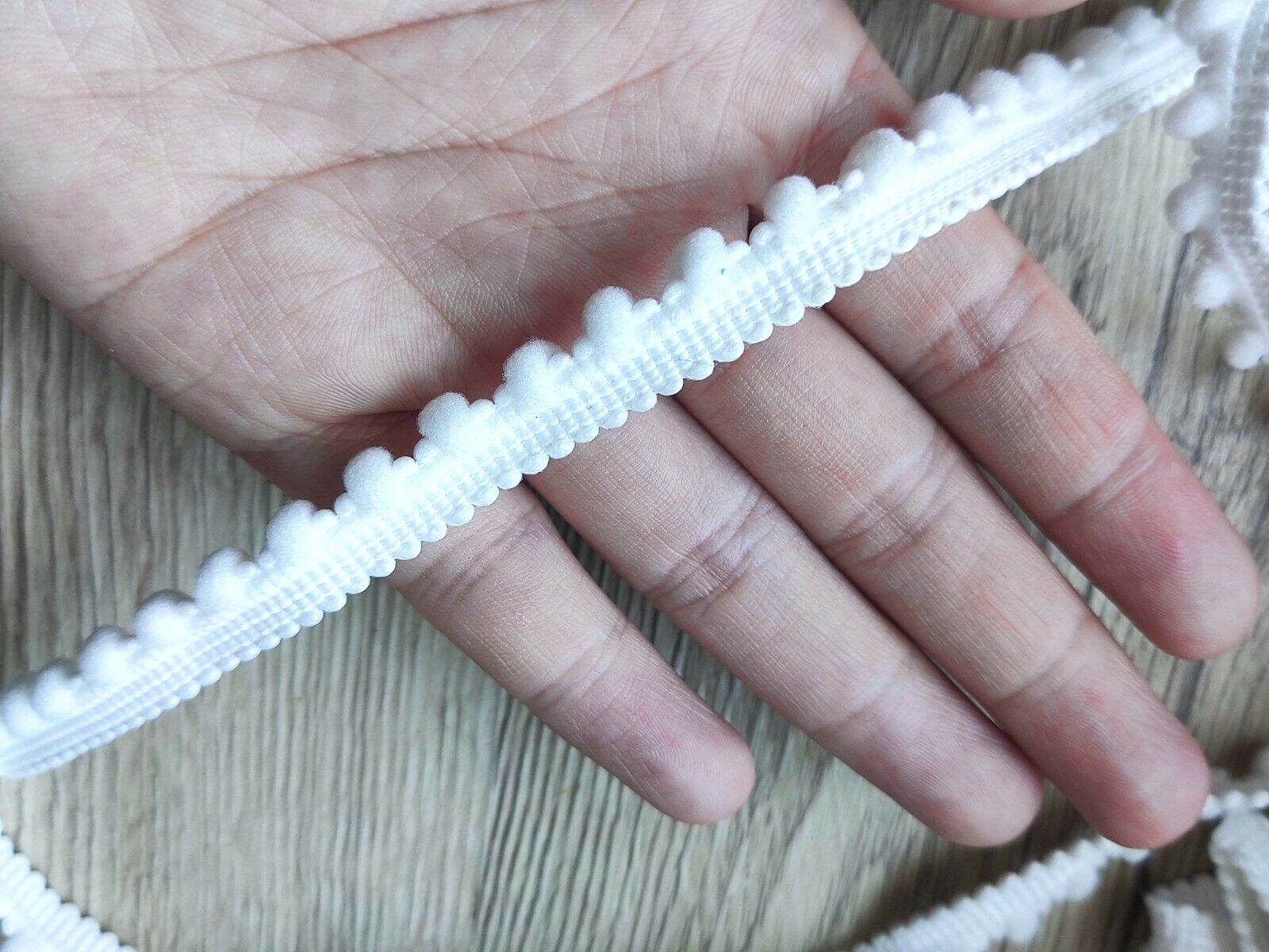 1 lfM. Pompon Borte Band Bordüre Meterware Stickerei Weiß 1CM